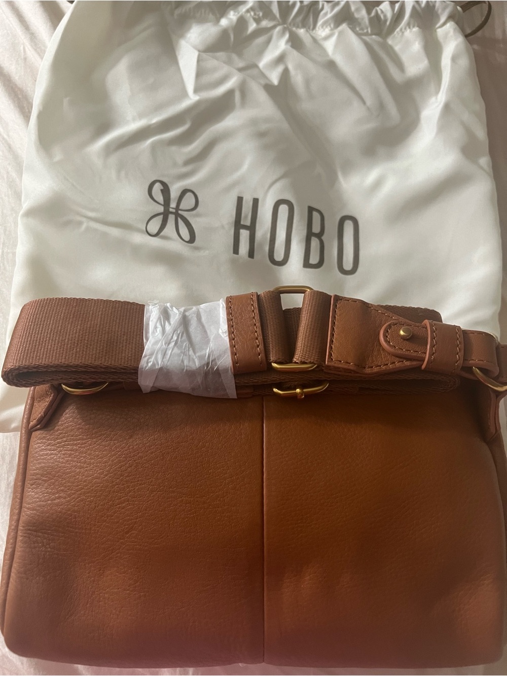 HOBO Fern Large Belt Bag
Pebbled Leather WARM HONEY Belt Bag with Tassel Zips - Picture 3 of 14